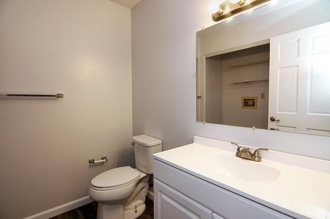 Photo - 7230 Creekview Drive #5 Unidad 5