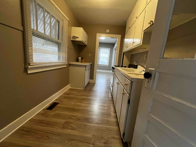 Photo - 214 W 12th St