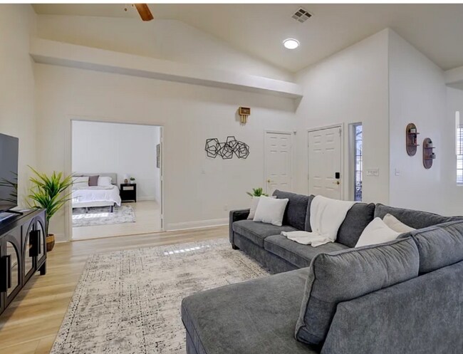 Photo - 1870 Racine Dr