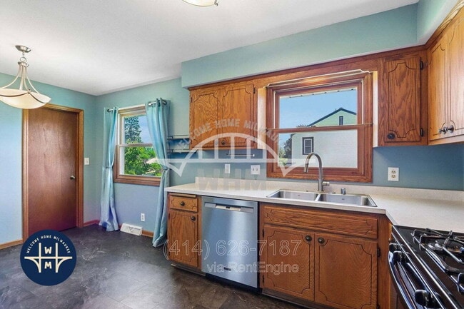 Photo - 3559 S 33rd St