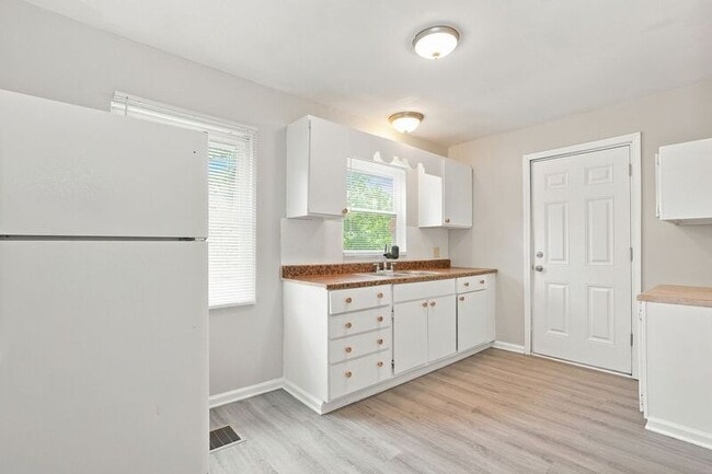 Photo - 108 Columbian Ave