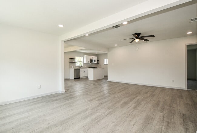 Photo - 4507 Kingsbury St