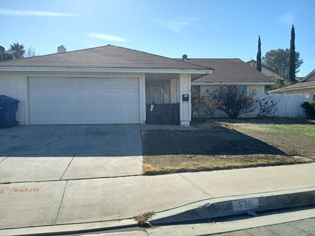 Building Photo - Lovely 4 bedroom Rental