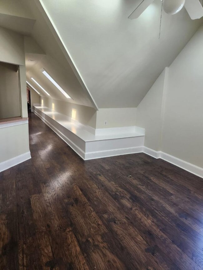 Building Photo - 2415 Saint Charles Ave Unit Apartment H