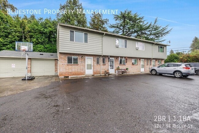 Photo - 3247 SE Risley Ave