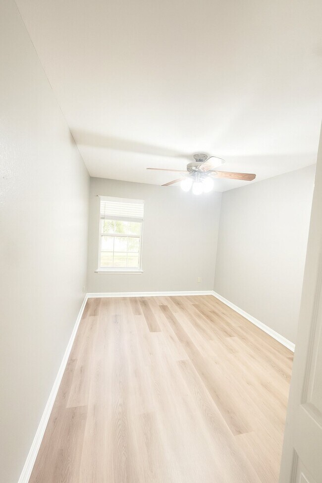 Photo - 2182 Timberwood Cir S