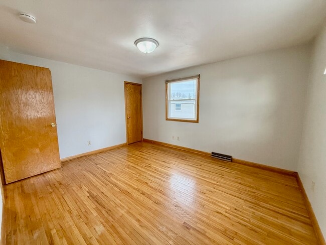 Photo - 912 Waterloo Rd