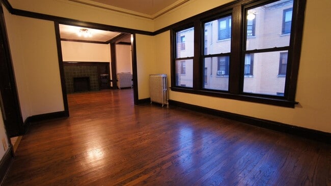Photo - 2420 N Sawyer Ave Unit 1W