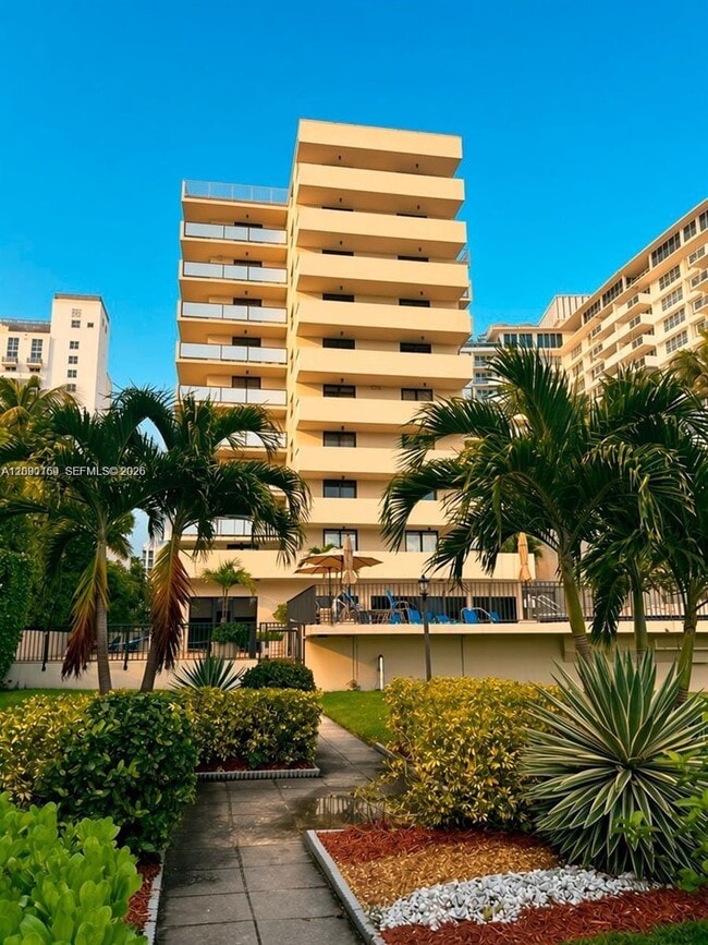 1621 Collins Ave Unit 701