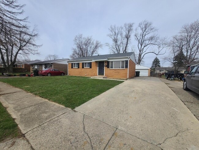 Photo - 1868 Argyle Dr