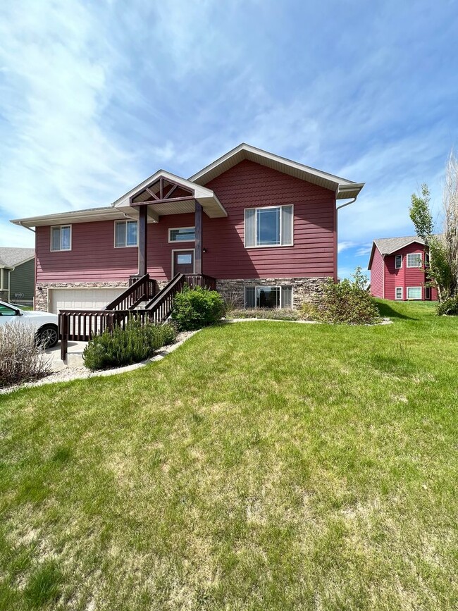 ~ APPLICATIONS PENDING ~ 3 bedroom, 3 bath... - ~ APPLICATIONS PENDING ~ 3 bedroom, 3 bath... House