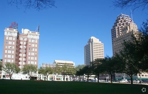 Building Photo - Robert E. Lee Rental