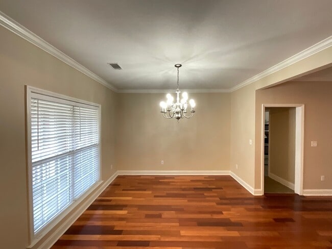 Photo - 852 Hamilton Ct