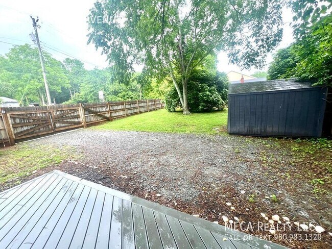 Photo - 320 Skyland Ave