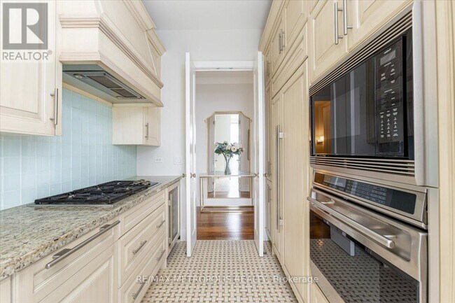 Photo - 183 Wellington St W Unit 2701