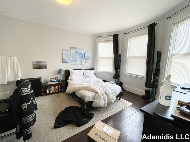 Building Photo - 32 Rawson St Unit 2 Rental