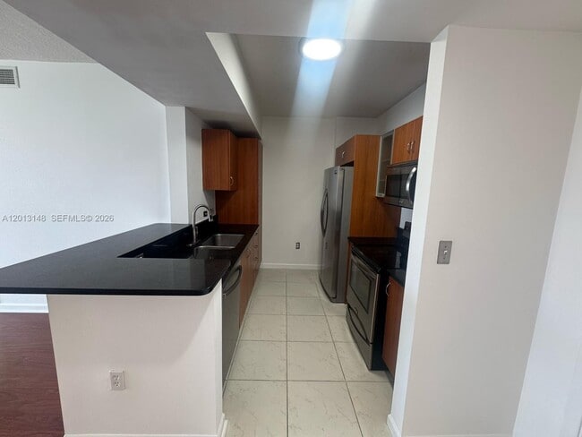 Building Photo - 2775 NE 187th St Unit 629