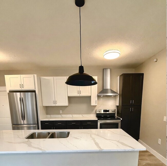 Building Photo - 648 Highton St