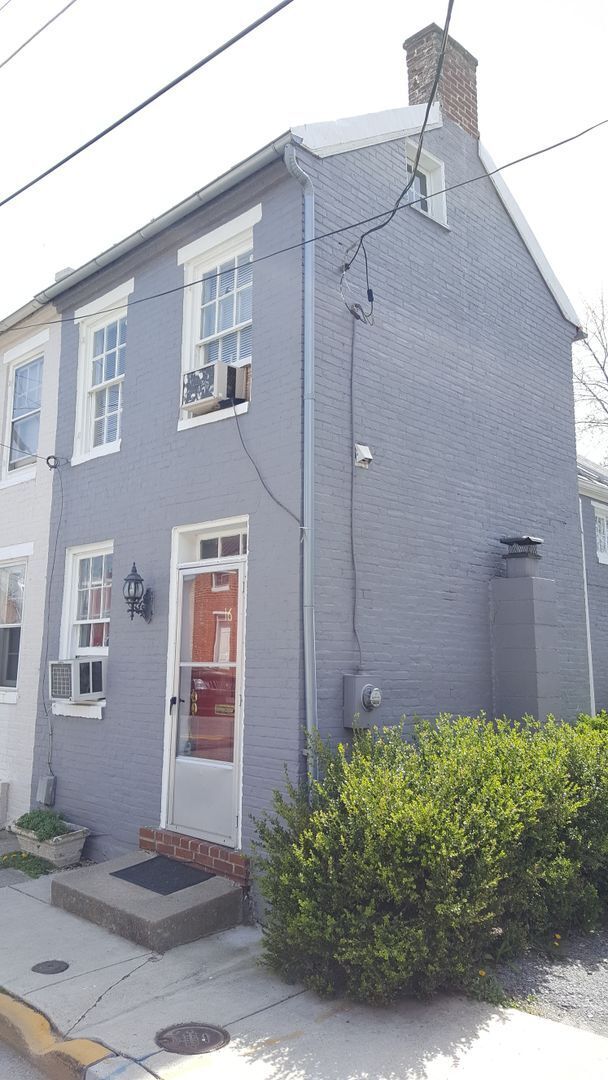 Building Photo - Charming townhouse in downtown Frederick r...