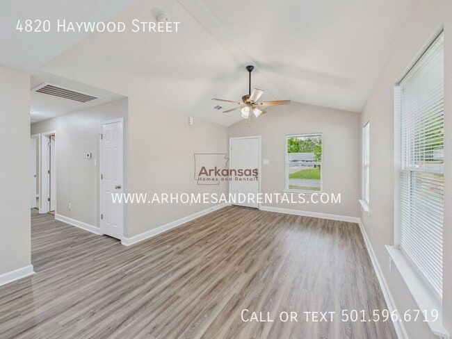 Photo - 4820 Haywood St