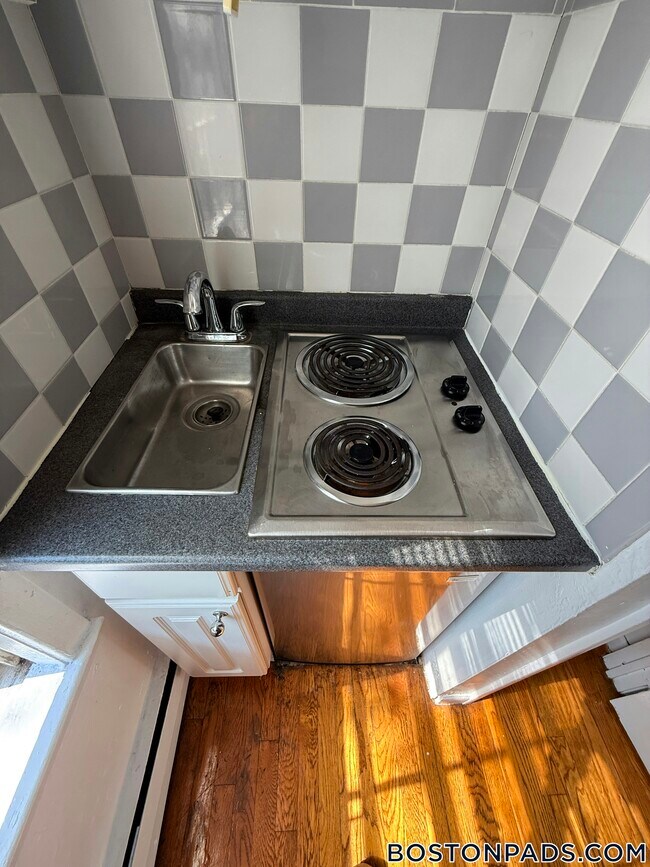 Photo - 28 S Huntington Ave Unidad 200