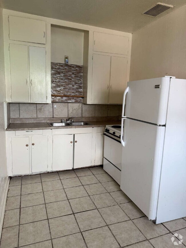 Building Photo - 4309 Fredericksburg Rd Unit 2 Rental