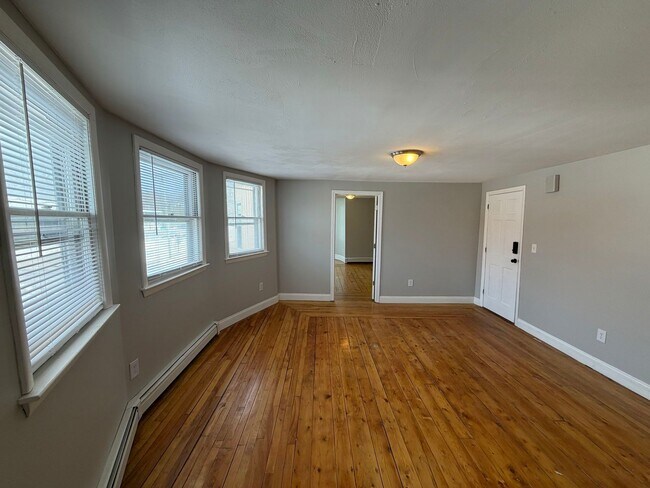 Photo - 682 Beech St Unit 3