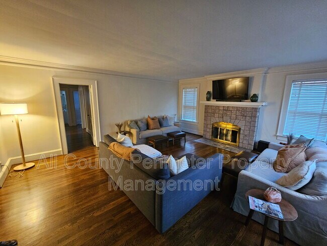 Photo - 245 Lindbergh Drive NE