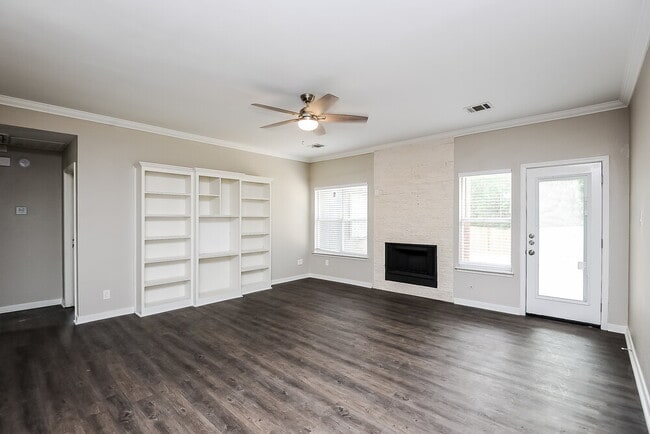 Photo - 611 Inglewood Ct