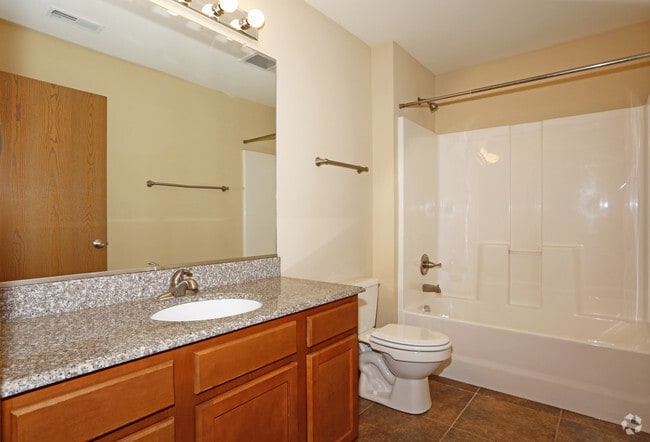 3BR,2BA,1500SF Inside Unit - Tullamore Village