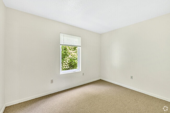 2BR, 1BA - 880SF - Bedroom