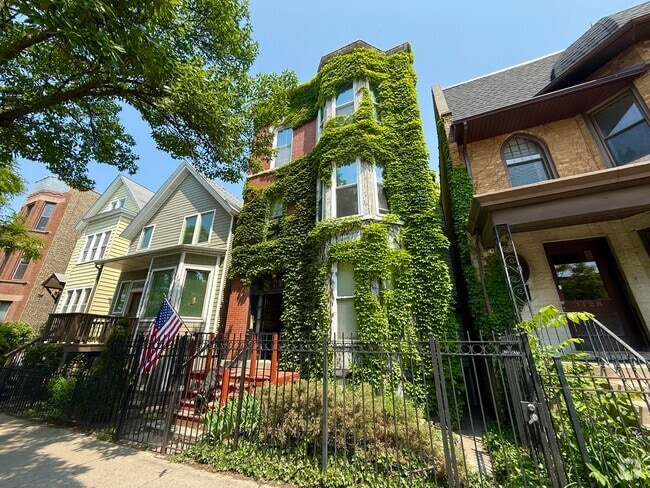 Building Photo - 1132 W Addison St Rental