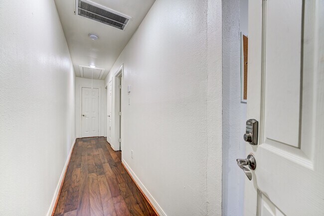 Building Photo - 2720 Truxillo St Unit 4