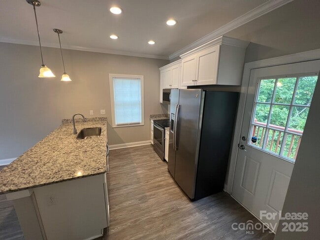 Photo - 1086 20th St NE