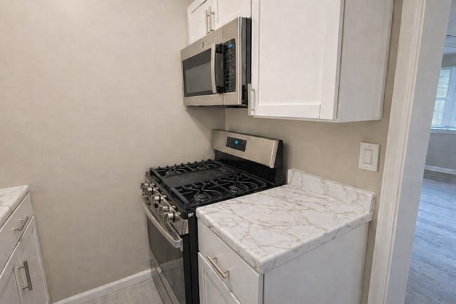 Building Photo - 2026 Move-In Special – $500 LEASE SIGNING BONUS!! Comfortable 2BR Condo with Easy Metro Access