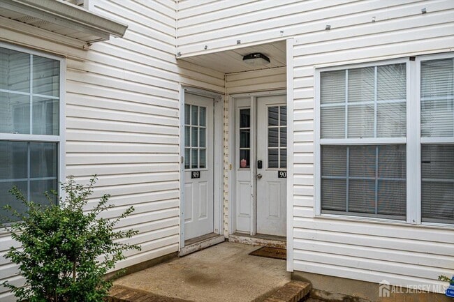 Photo - 919 Plymouth Rd