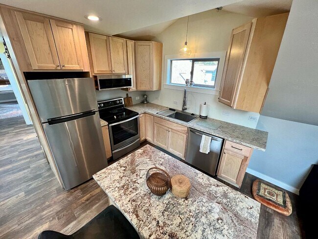 Photo - 60950 Amethyst St