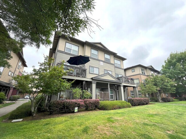 Photo - Charming 2-Bed Townhome in Sherwood with P...