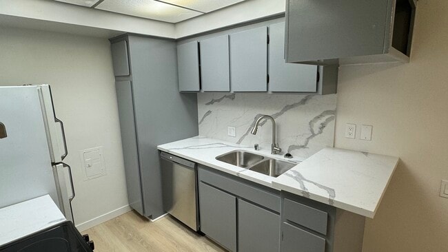 NEWLY REMODELED KITCHEN