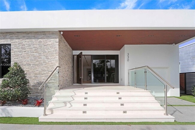 330 SW 19th Rd