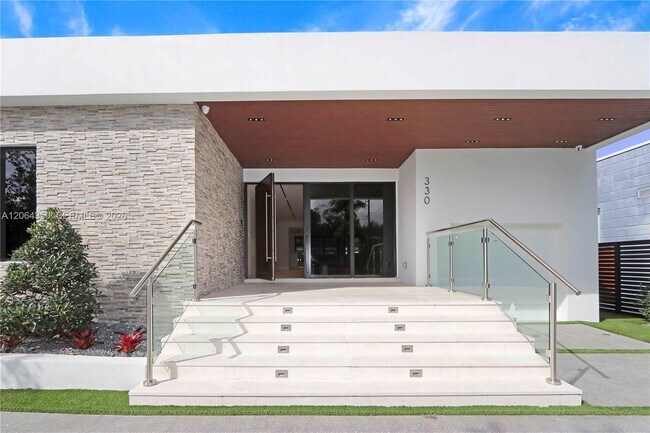 Photo - 330 SW 19th Rd