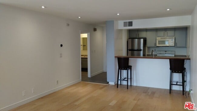 Building Photo - 740 Kings Rd Unit 224