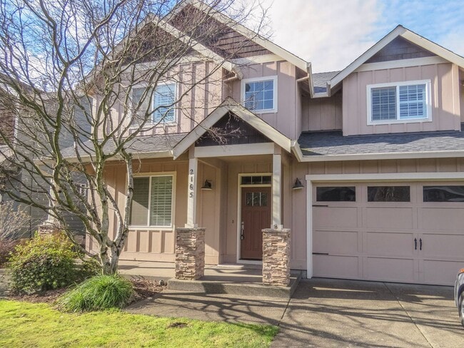 Building Photo - Master on Main- 3 Bedroom Plus 3 Bath Home...