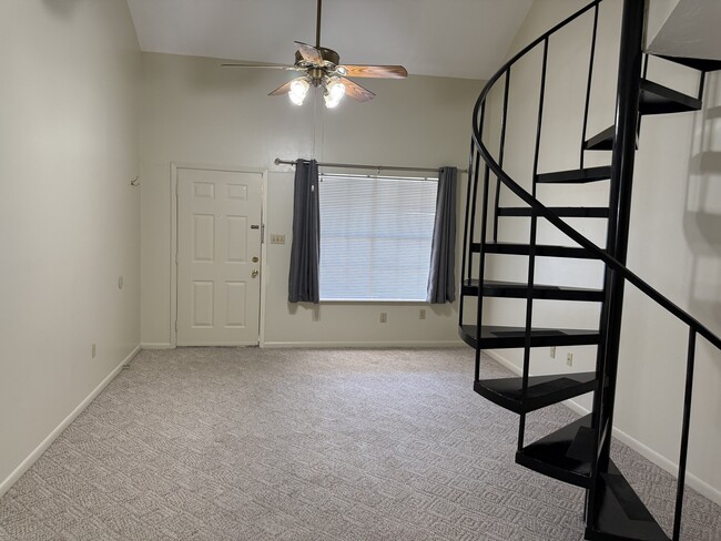 Photo - 126 N Meyers Dr