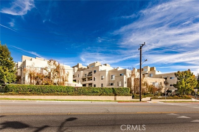 Building Photo - 2905 Montrose Ave Unit 609 Rental