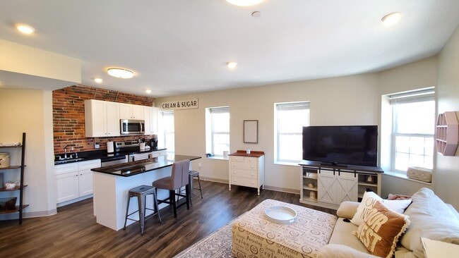 Foster's Corner - 2bed/1bath