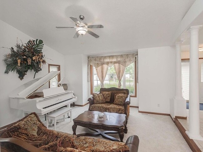 Photo - 5 Bedroom, 3 Bath Single Family Home Unidad Outlook House