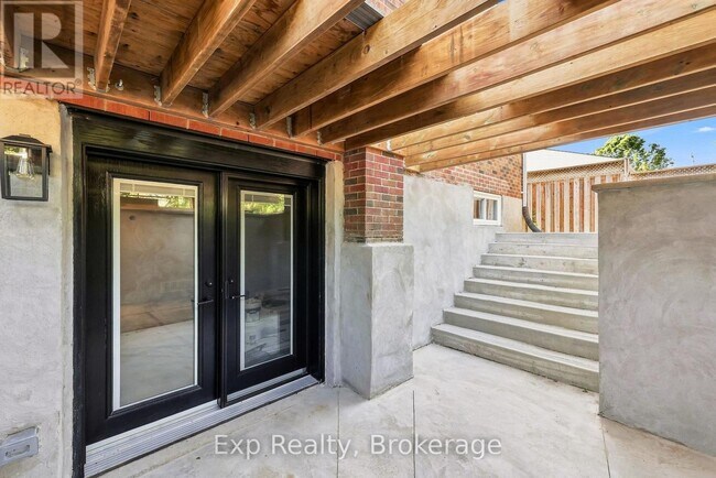 Photo - 372 Major St