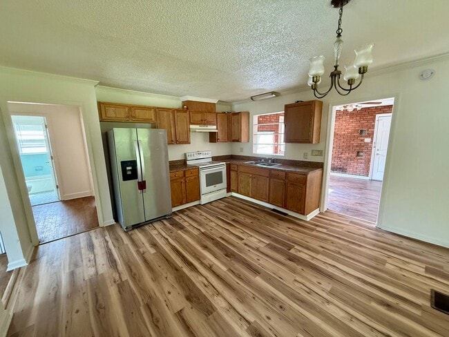 Photo - Four bedroom, 2 bath house in Burlington