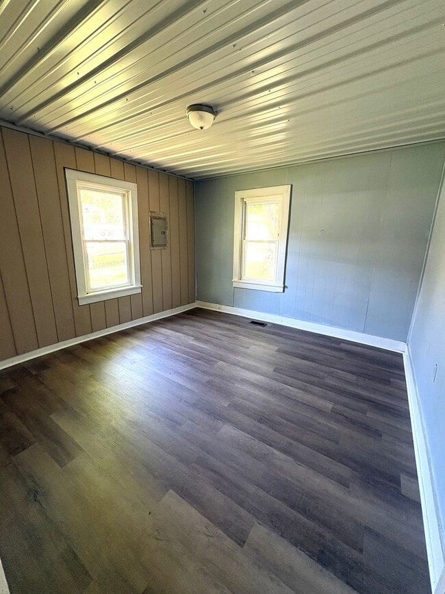 302 Bryan St